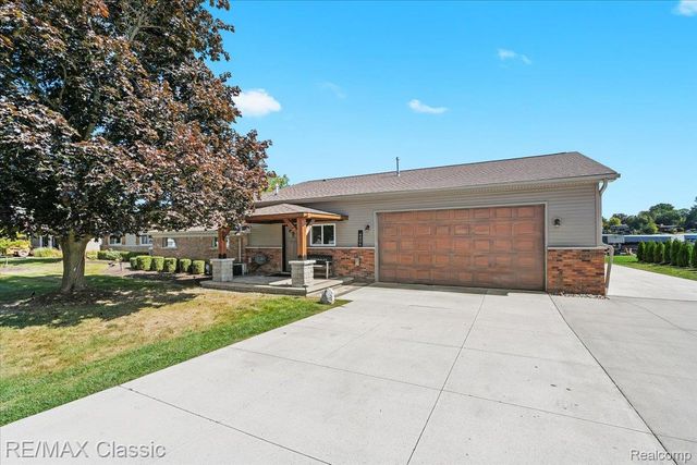 4806 Surfwood Drive, Commerce Charter Township, MI 48382