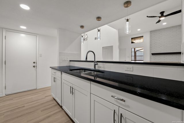 5722 Spring Night, San Antonio, TX 78247