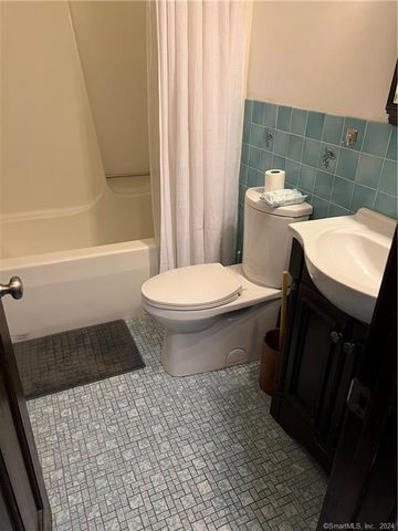 22 Kozey Lane, Seymour, CT 06483