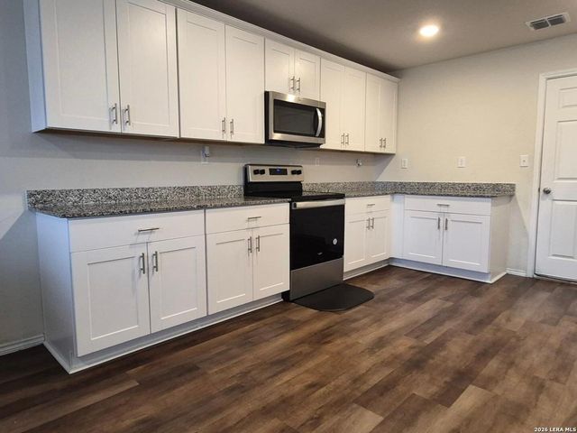 5819 Rolling Gln, San Antonio, TX 78218