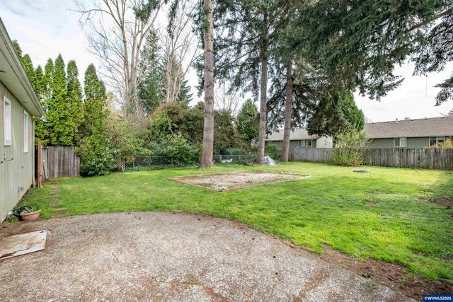 1447 Filbert St, Lebanon, OR 97355