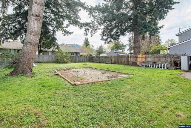 1447 Filbert St, Lebanon, OR 97355