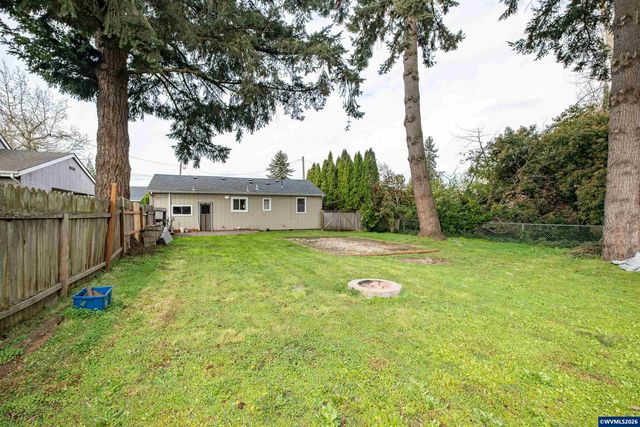 1447 Filbert St, Lebanon, OR 97355
