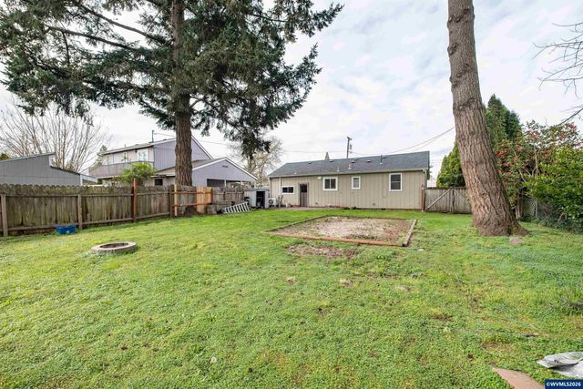 1447 Filbert St, Lebanon, OR 97355