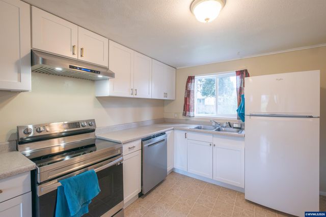 1447 Filbert St, Lebanon, OR 97355