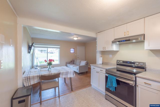 1447 Filbert St, Lebanon, OR 97355