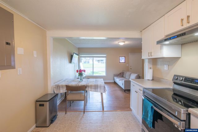 1447 Filbert St, Lebanon, OR 97355