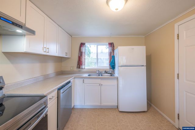 1447 Filbert St, Lebanon, OR 97355