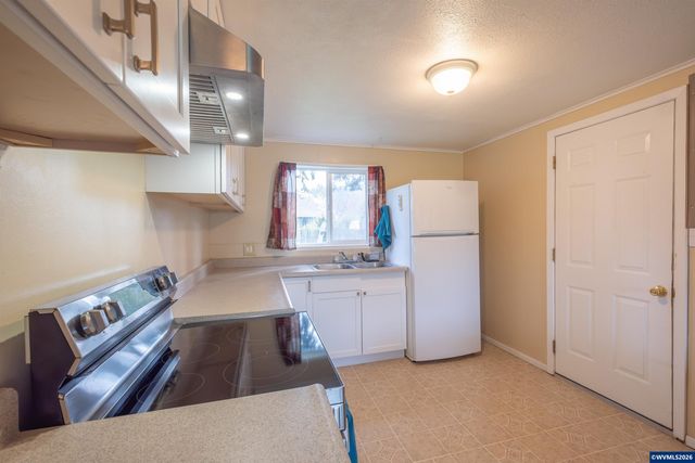 1447 Filbert St, Lebanon, OR 97355