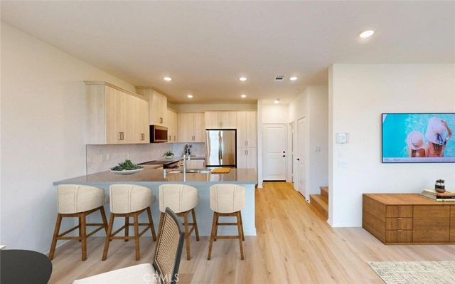 3988 E. OAKWOOD AVE., Ontario, CA 91761