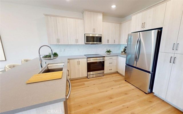 3988 E. OAKWOOD AVE., Ontario, CA 91761