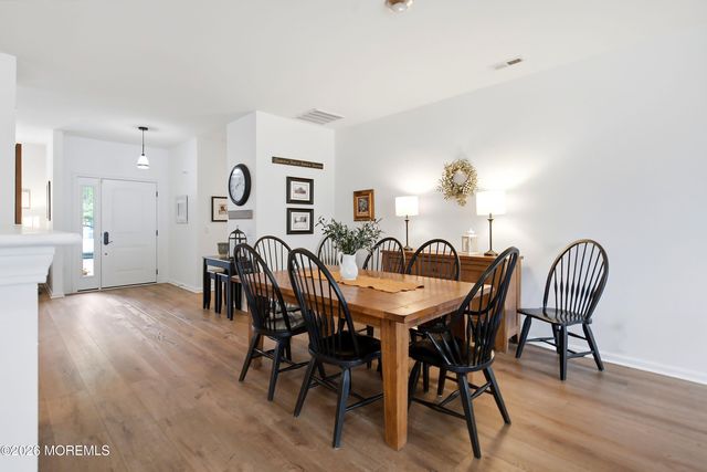 8 Bridle Way, Manchester, NJ 08759