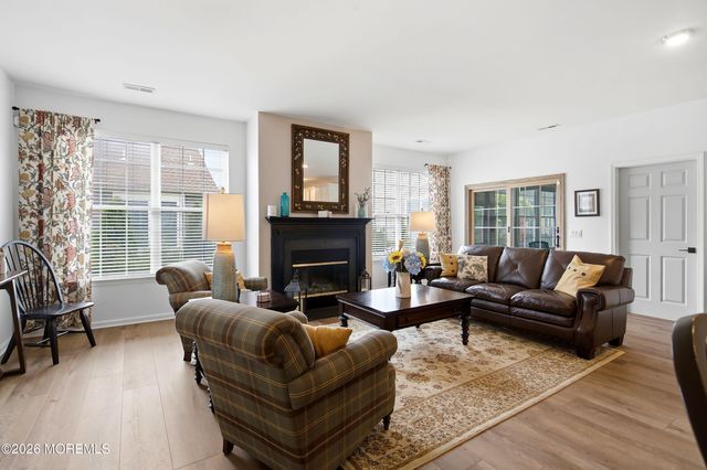 8 Bridle Way, Manchester, NJ 08759