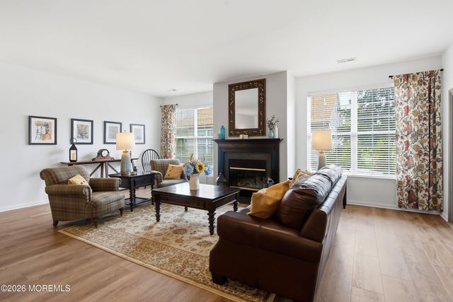 8 Bridle Way, Manchester, NJ 08759
