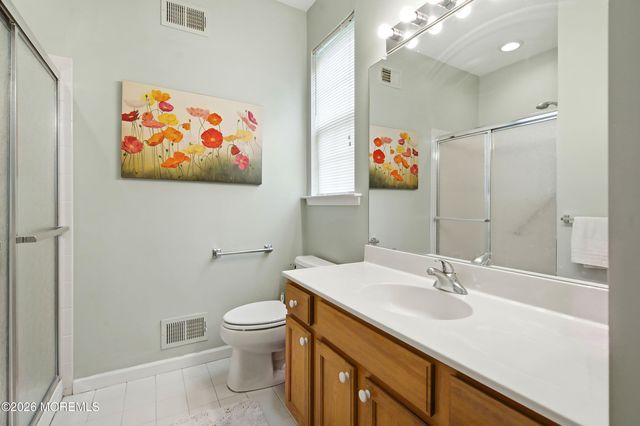 8 Bridle Way, Manchester, NJ 08759