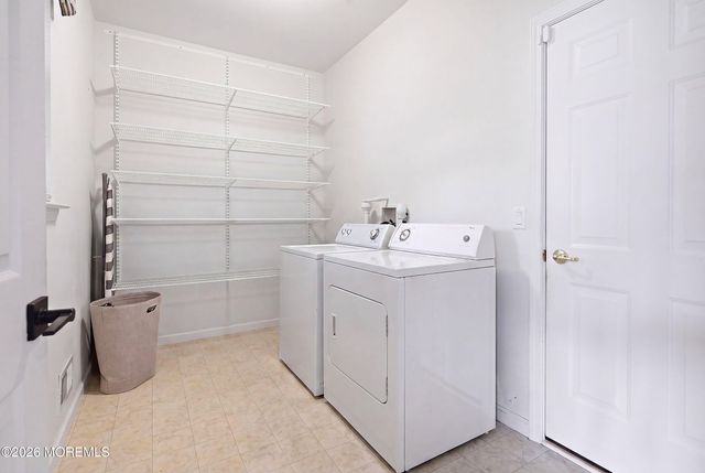8 Bridle Way, Manchester, NJ 08759