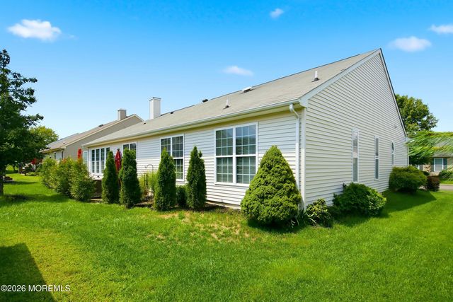 8 Bridle Way, Manchester, NJ 08759