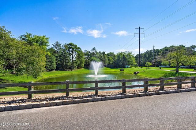 8 Bridle Way, Manchester, NJ 08759