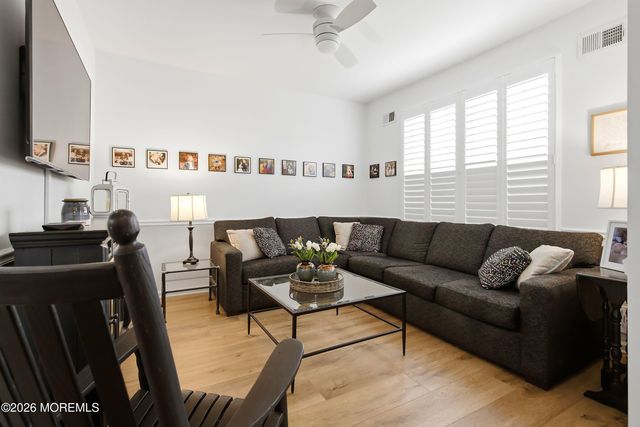 8 Bridle Way, Manchester, NJ 08759