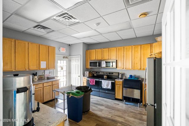 8 Bridle Way, Manchester, NJ 08759