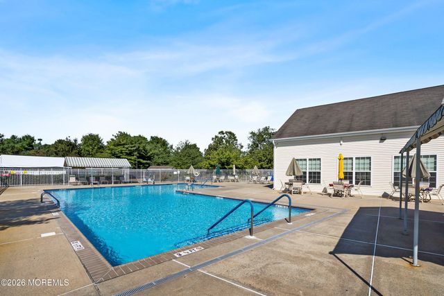 8 Bridle Way, Manchester, NJ 08759