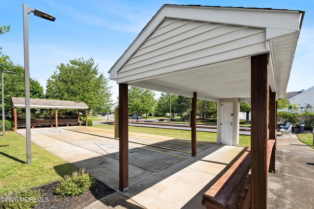8 Bridle Way, Manchester, NJ 08759
