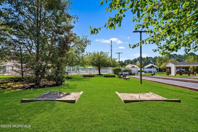 8 Bridle Way, Manchester, NJ 08759