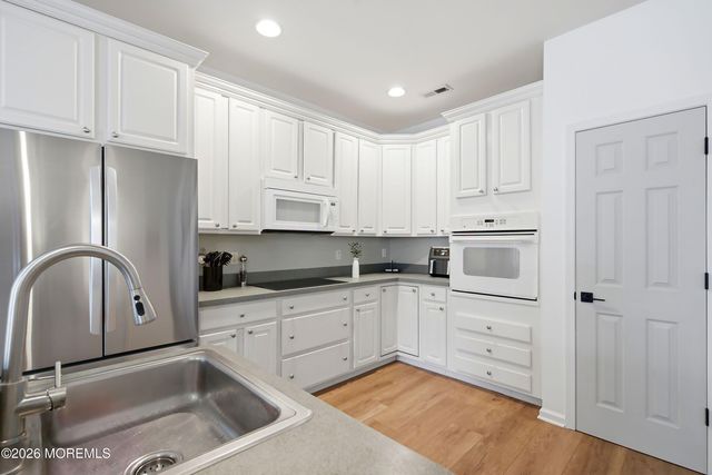 8 Bridle Way, Manchester, NJ 08759