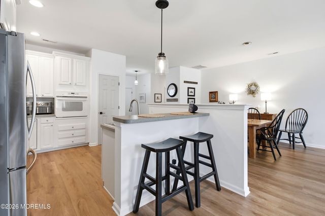 8 Bridle Way, Manchester, NJ 08759
