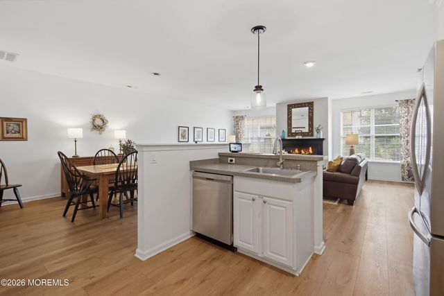 8 Bridle Way, Manchester, NJ 08759