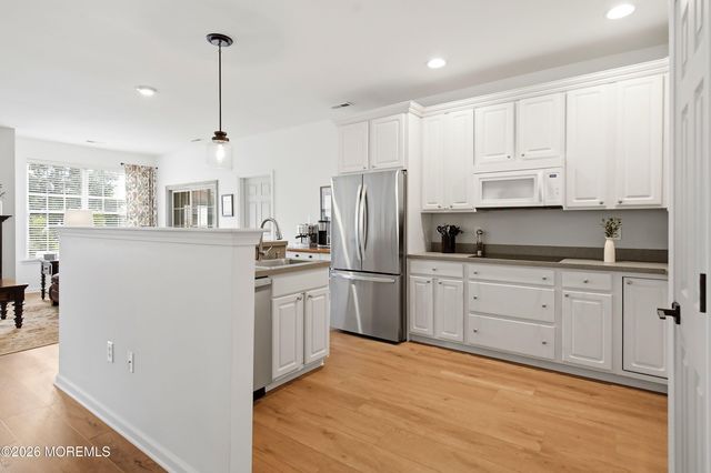 8 Bridle Way, Manchester, NJ 08759