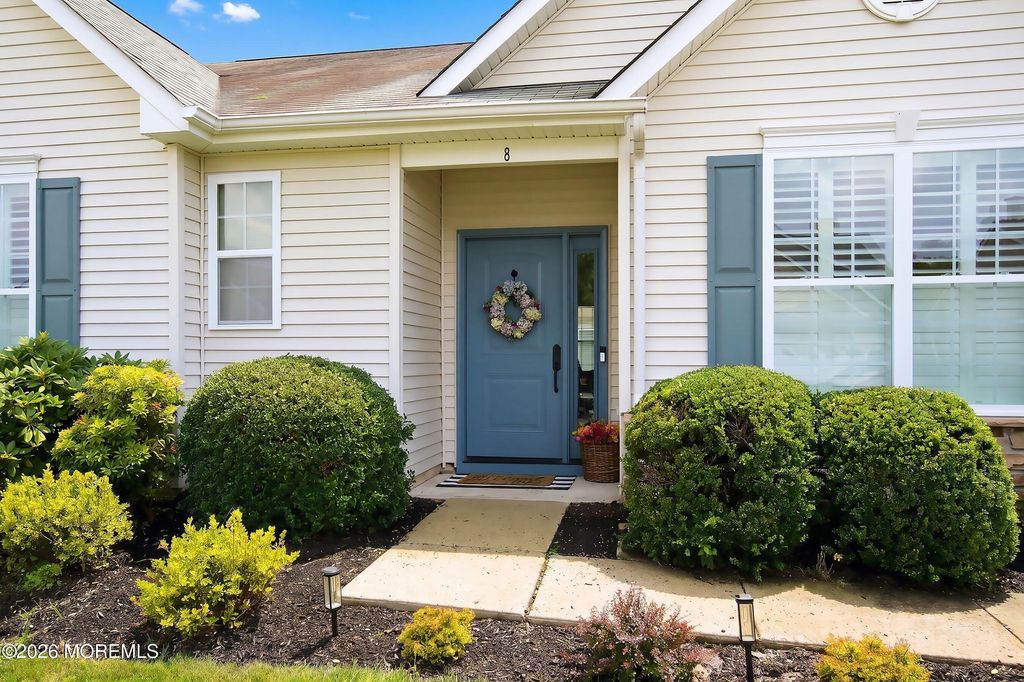 8 Bridle Way, Manchester, NJ 08759