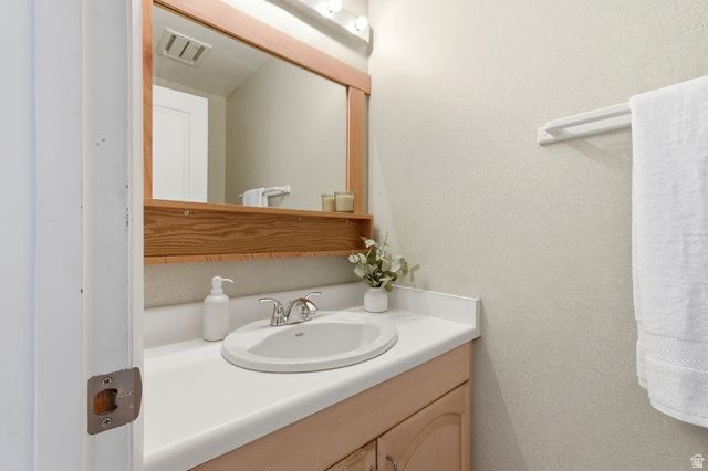 1592 E PARK PL, Holladay, UT 84121