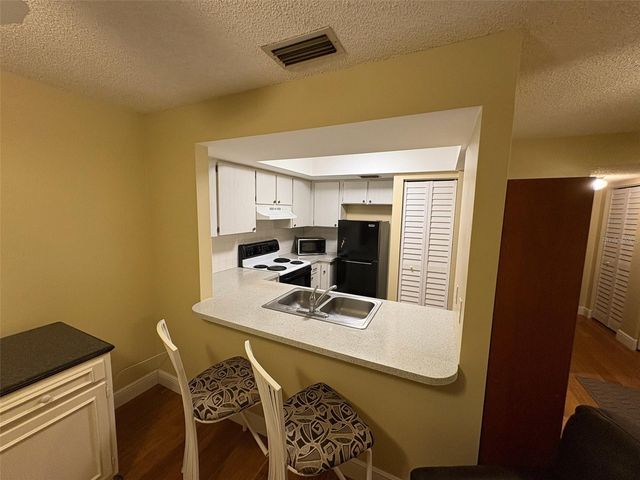 1250 S PINELLAS AVENUE 411, Tarpon Springs, FL 34689