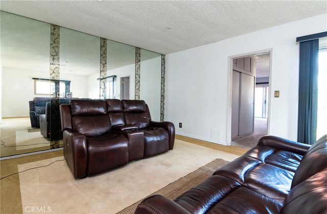 10520 Ruthelen, Los Angeles, CA 90047