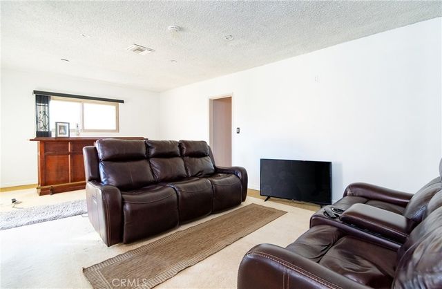 10520 Ruthelen, Los Angeles, CA 90047