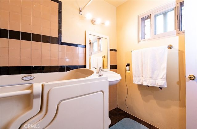 10520 Ruthelen, Los Angeles, CA 90047