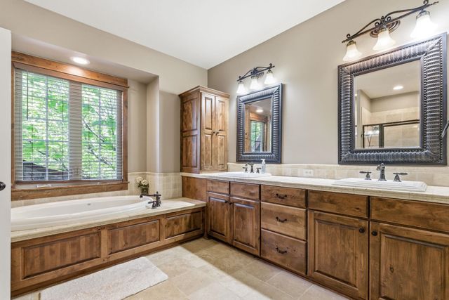 1402 Chaumont Cir, Andover, KS 67002