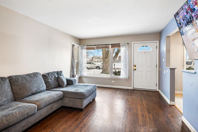 7727 New England Avenue, Burbank, IL 60459