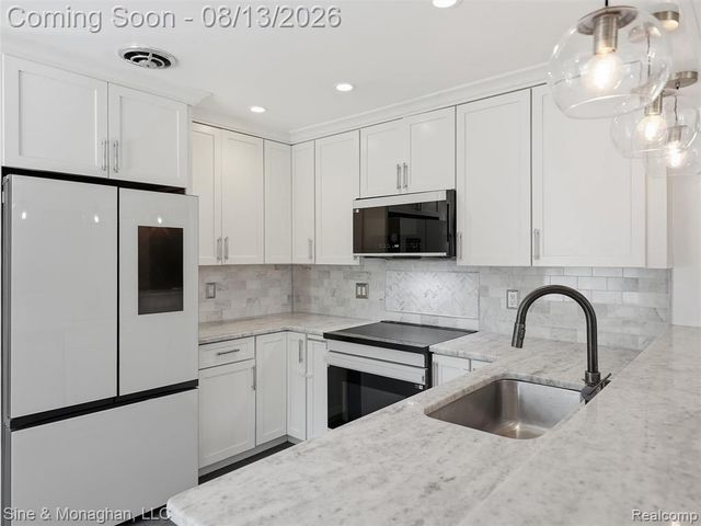 1327 Alicia Court, Royal Oak, MI 48073