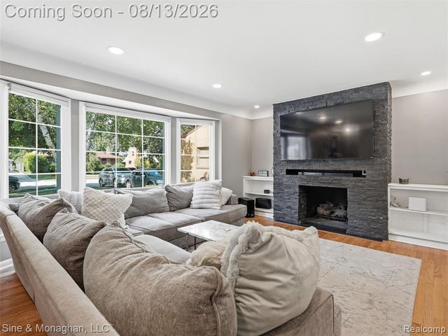1327 Alicia Court, Royal Oak, MI 48073