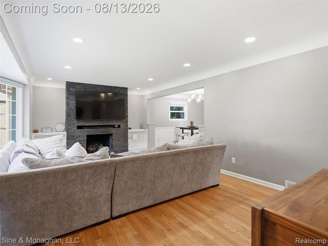 1327 Alicia Court, Royal Oak, MI 48073