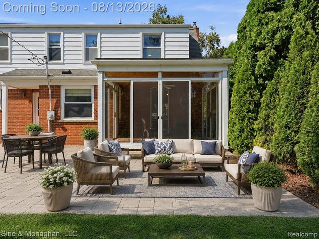 1327 Alicia Court, Royal Oak, MI 48073
