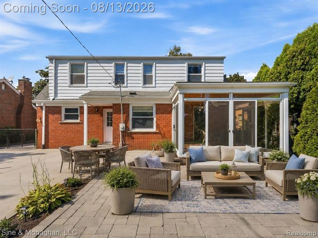 1327 Alicia Court, Royal Oak, MI 48073