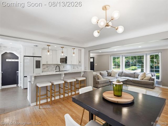 1327 Alicia Court, Royal Oak, MI 48073
