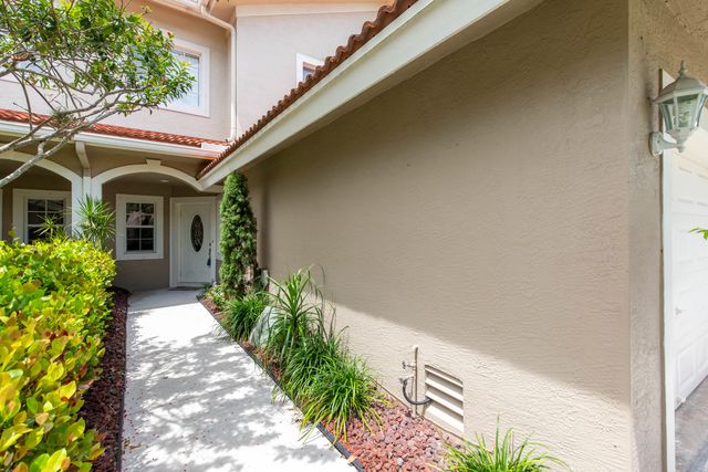 12764 Westhampton Circle, Wellington, FL 33414