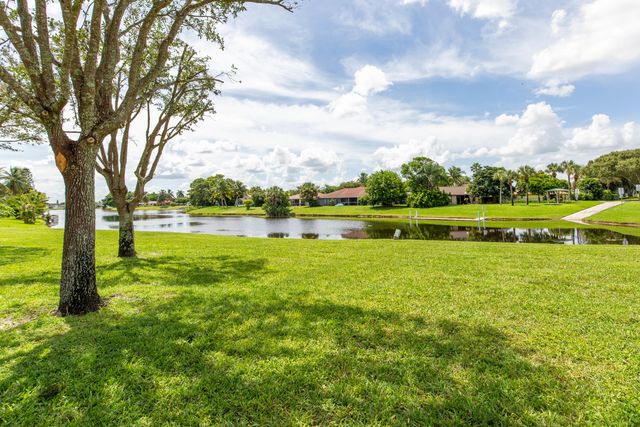 12764 Westhampton Circle, Wellington, FL 33414