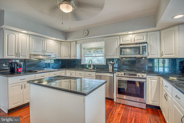 1530 HEATHER HILLS LN, Glen Mills, PA 19342