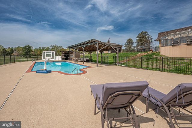 1530 HEATHER HILLS LN, Glen Mills, PA 19342