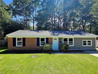129 Gwynn CIR, Newport News, VA 23602
